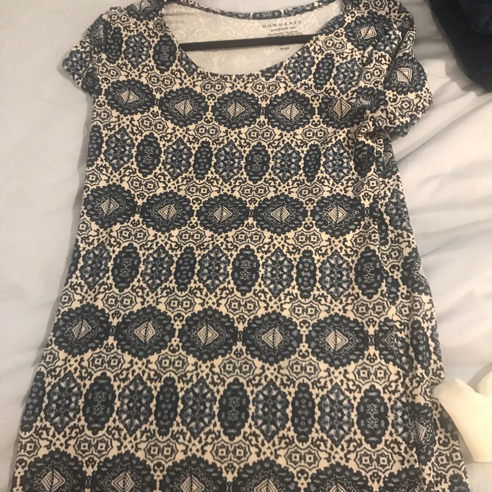 DE Patterned Autograph Tee
